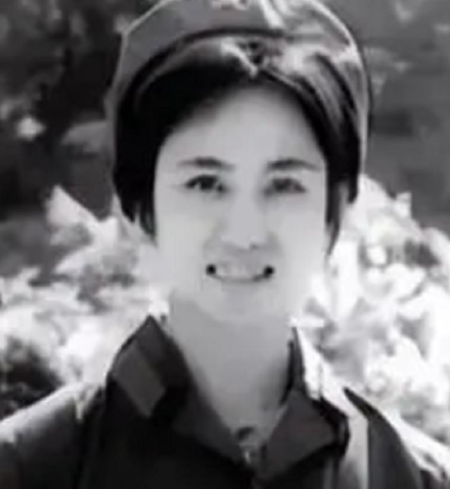 1972年，许世友像往常一样登上军用运输机，结果发现飞行员竟是自己的三女儿许华山，他激动坏了：“瞧见