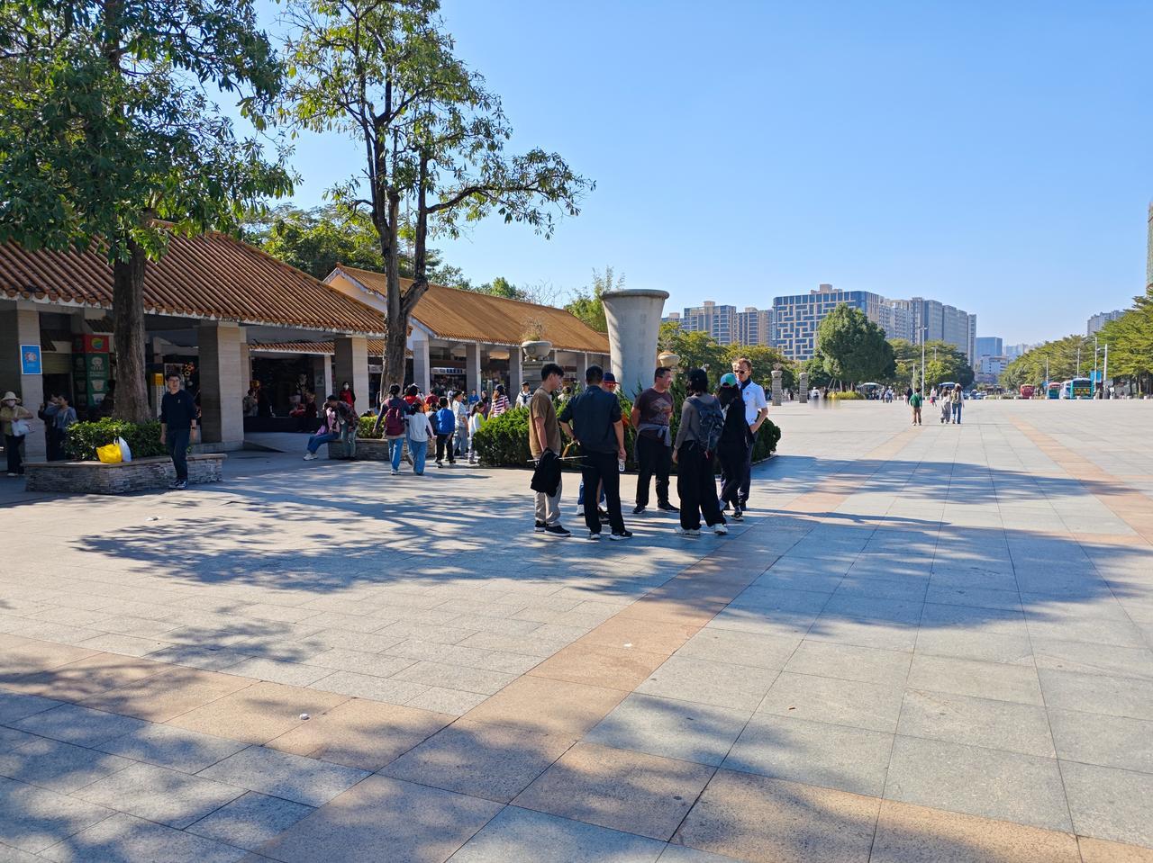 时间如白驹过隙，你有多久没有出门走走了，今天约了一个朋友，去凤凰山爬山，故地重游