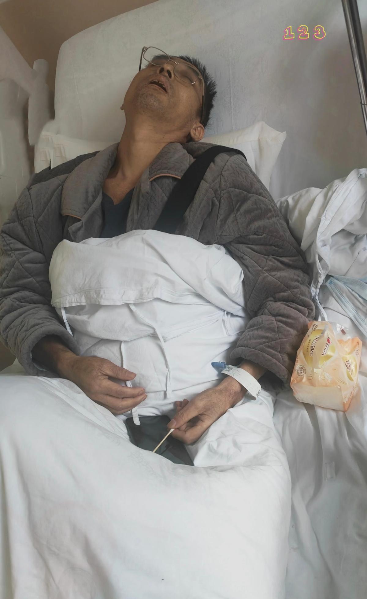 遗憾一生，最扎心的孝顺，是没钱治病只能说谎。父亲查出肝癌中