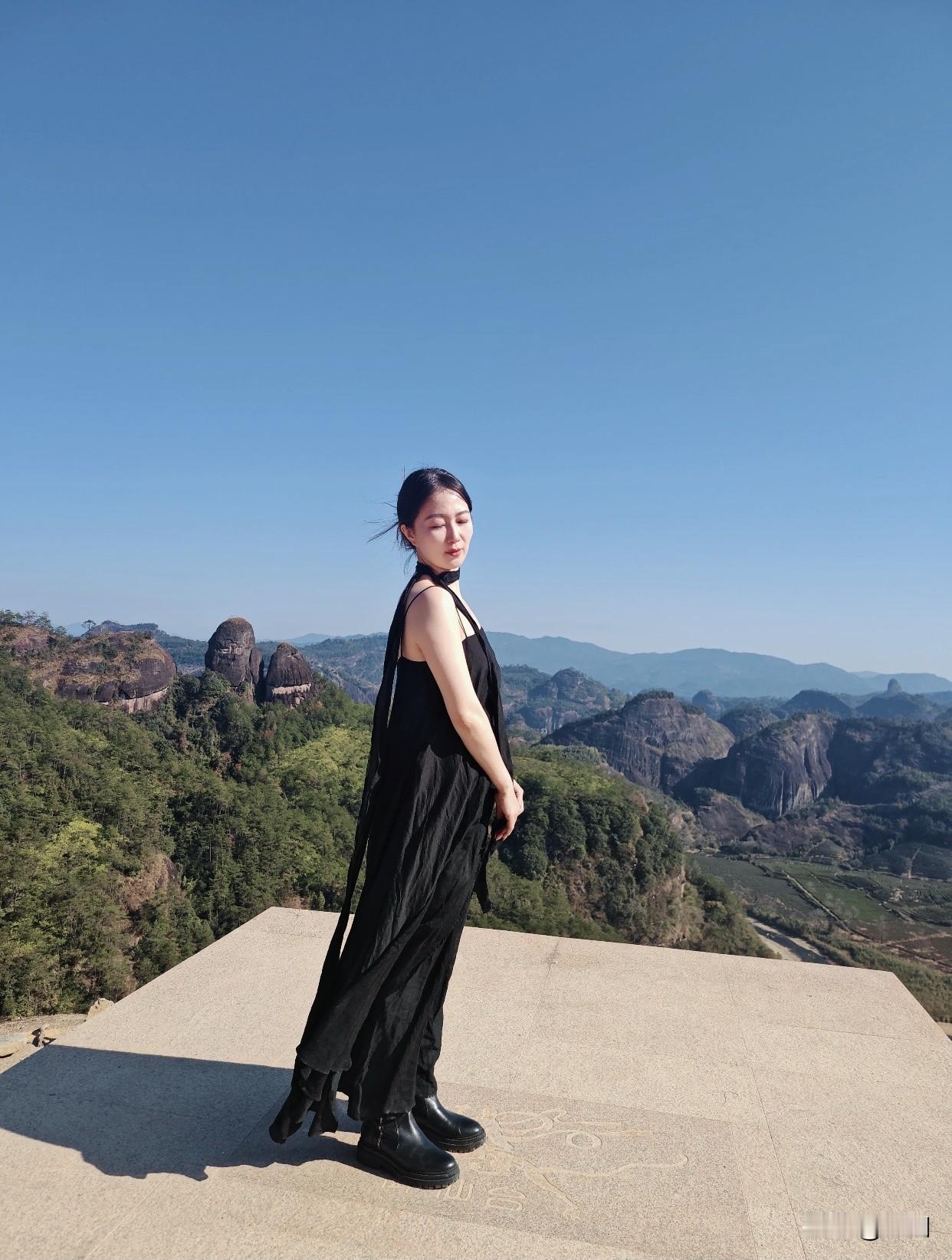 如何成为一个成熟的中年女人?别对自己要求过高，接受不完美，正视年龄、容貌和身材的