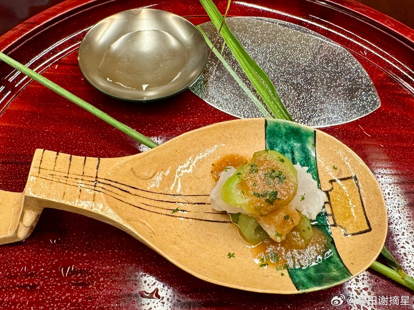 本湖月，关西和食的重镇，众多名厨的摇篮，原米其林二星餐厅。合影的主厨是穴见秀生大