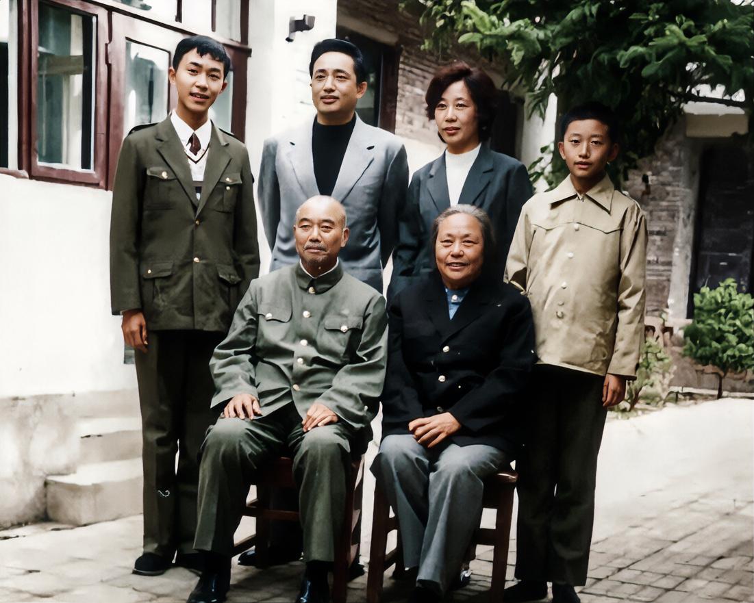 他是开国上将，儿子是少将，孙子也是少将，我军有不少父子将军，但是祖孙三代都是将军