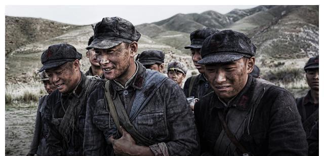 全面抗战爆发前，红二方面军在艰苦转战中坚持组织建设与思想教育。部队行军间隙仍开党