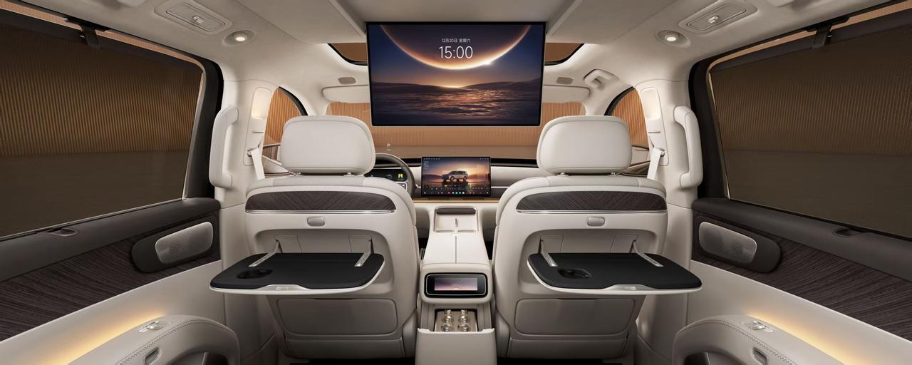 零跑D19发了内饰官图，其实车子我们看了，还没能说。二排多给力你们看图哈，我聊聊