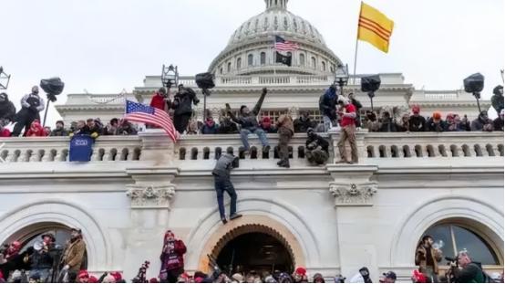 美国为何不担心自己国家发生革命？因为说白了，美国政府是真杀人，华尔街闹事的带头人