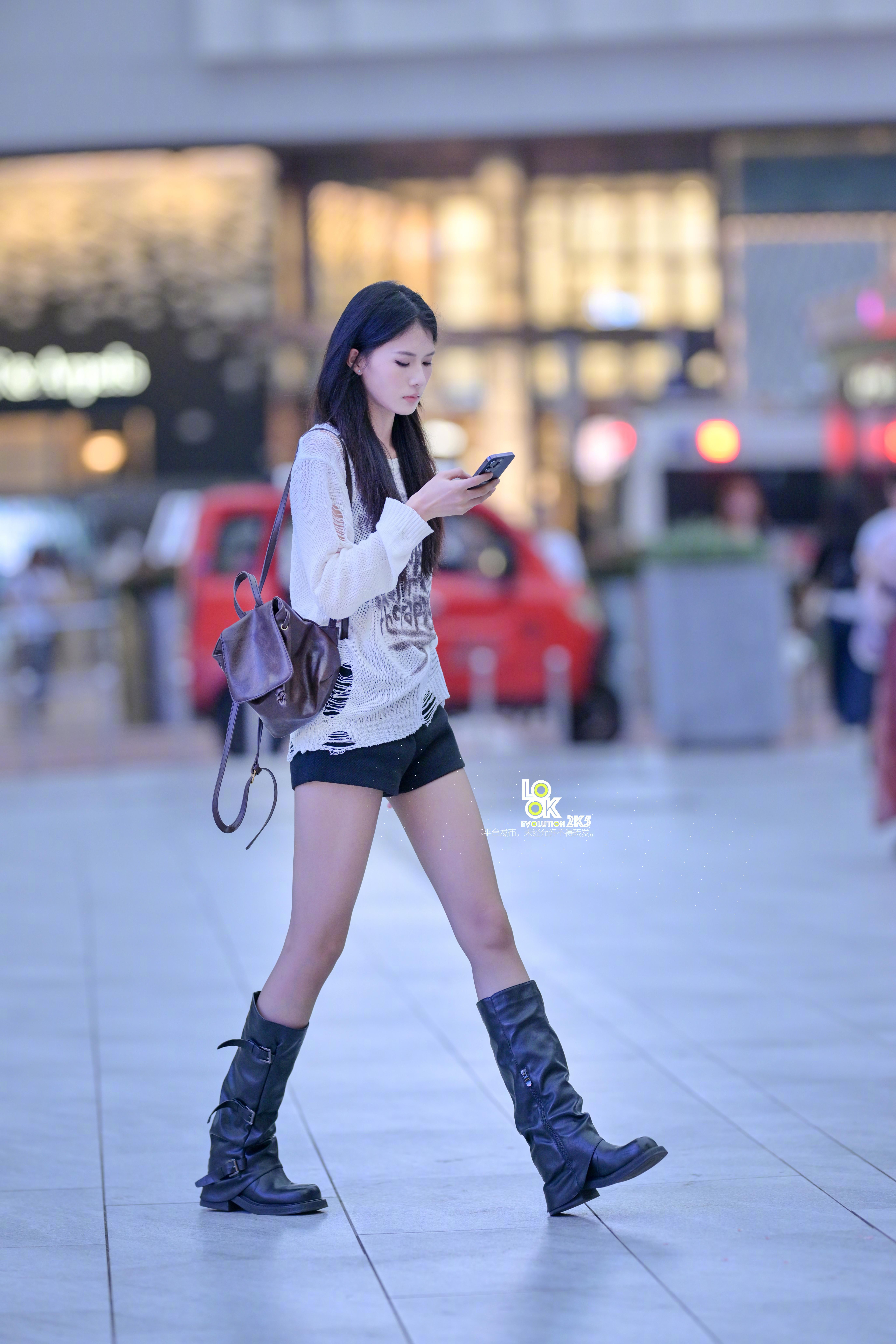 玩手机好认真的样子