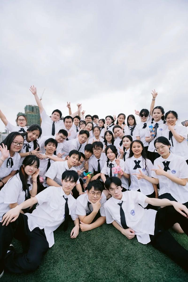 人的一生，其实是这样的，出生长大点开始会叫爸妈，后来知道自己有兄弟姐妹，入