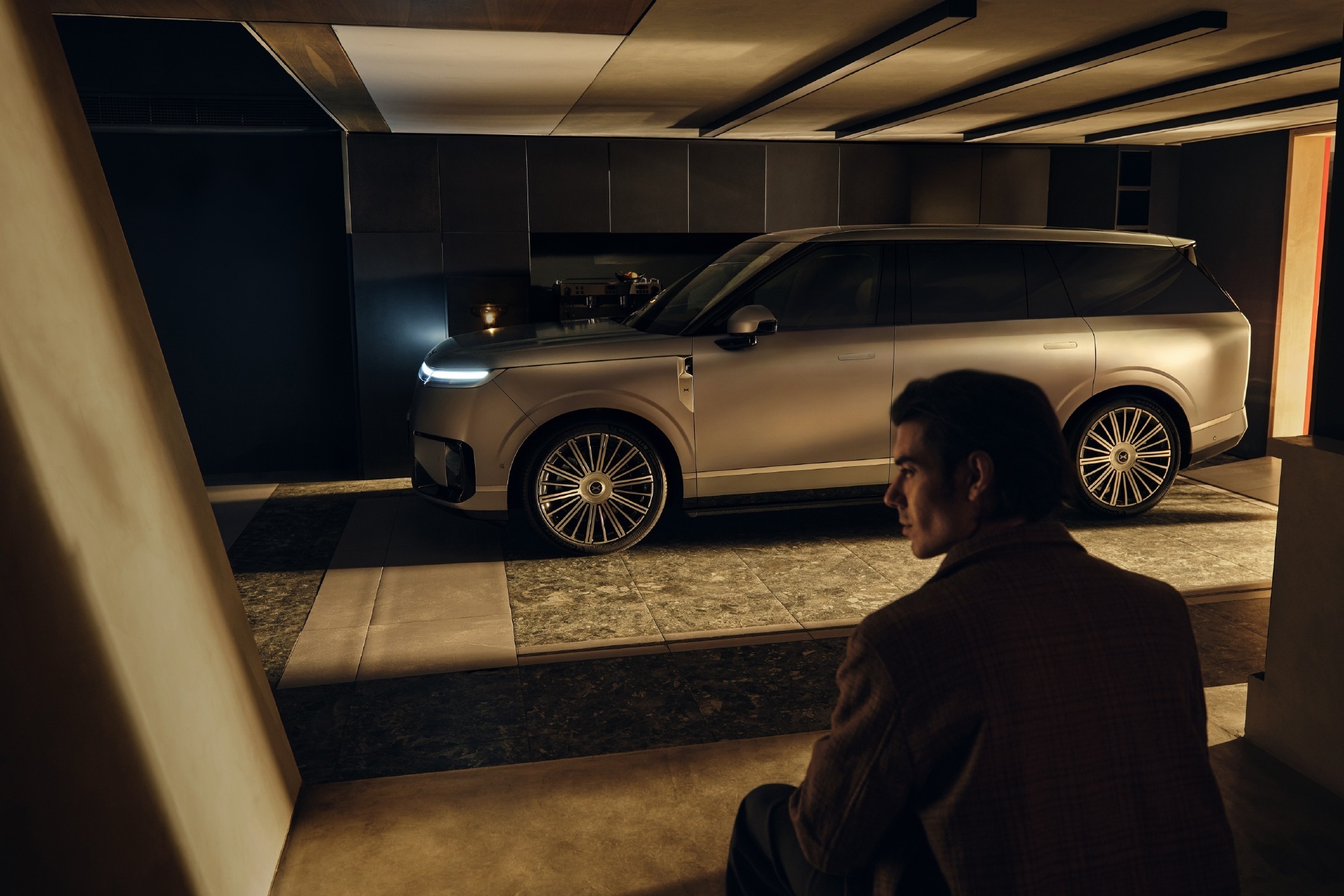 新科技旗舰小鹏GX来了蔚小理即将在大六座SUV来一场终极大战虽然以前大家都说他