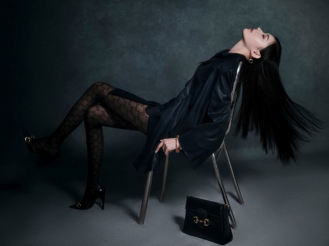 Gucci认领林允很多复古成衣很容易显老气，林允却可以巧妙中和，甜感和复古感平