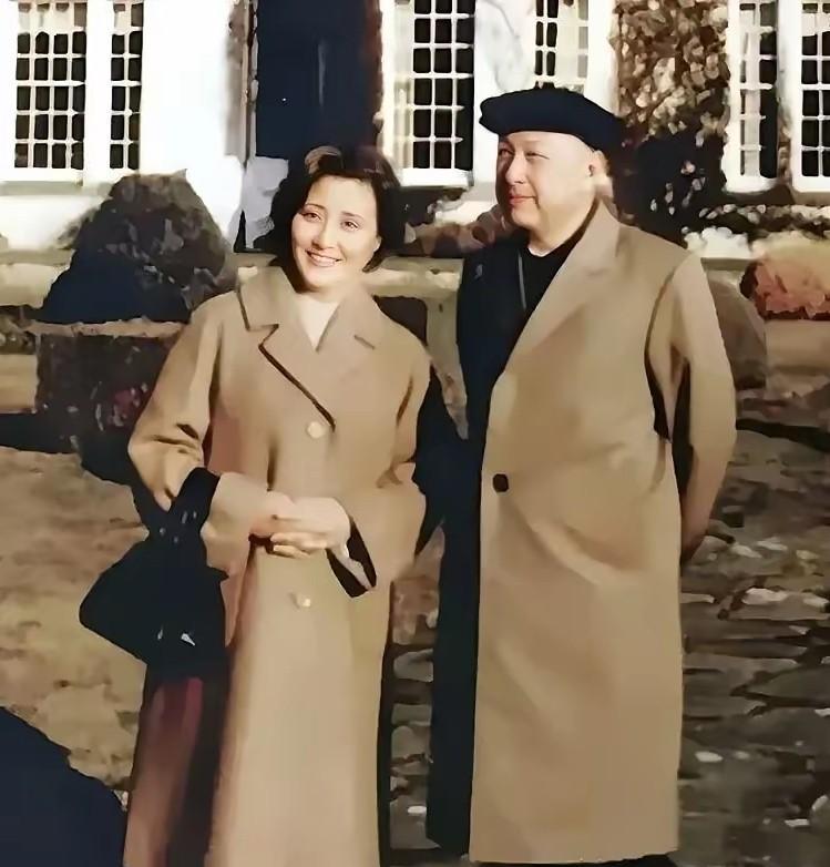 这是钱学森和夫人蒋英晚年时的真实合影，都看看吧，“钱”归你，“蒋”归我，钱学森和