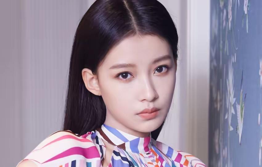 “野模”孙怡人设崩塌，知三当三成豪门弃妇，难怪王京花看不上她。看完孙怡现在的处境