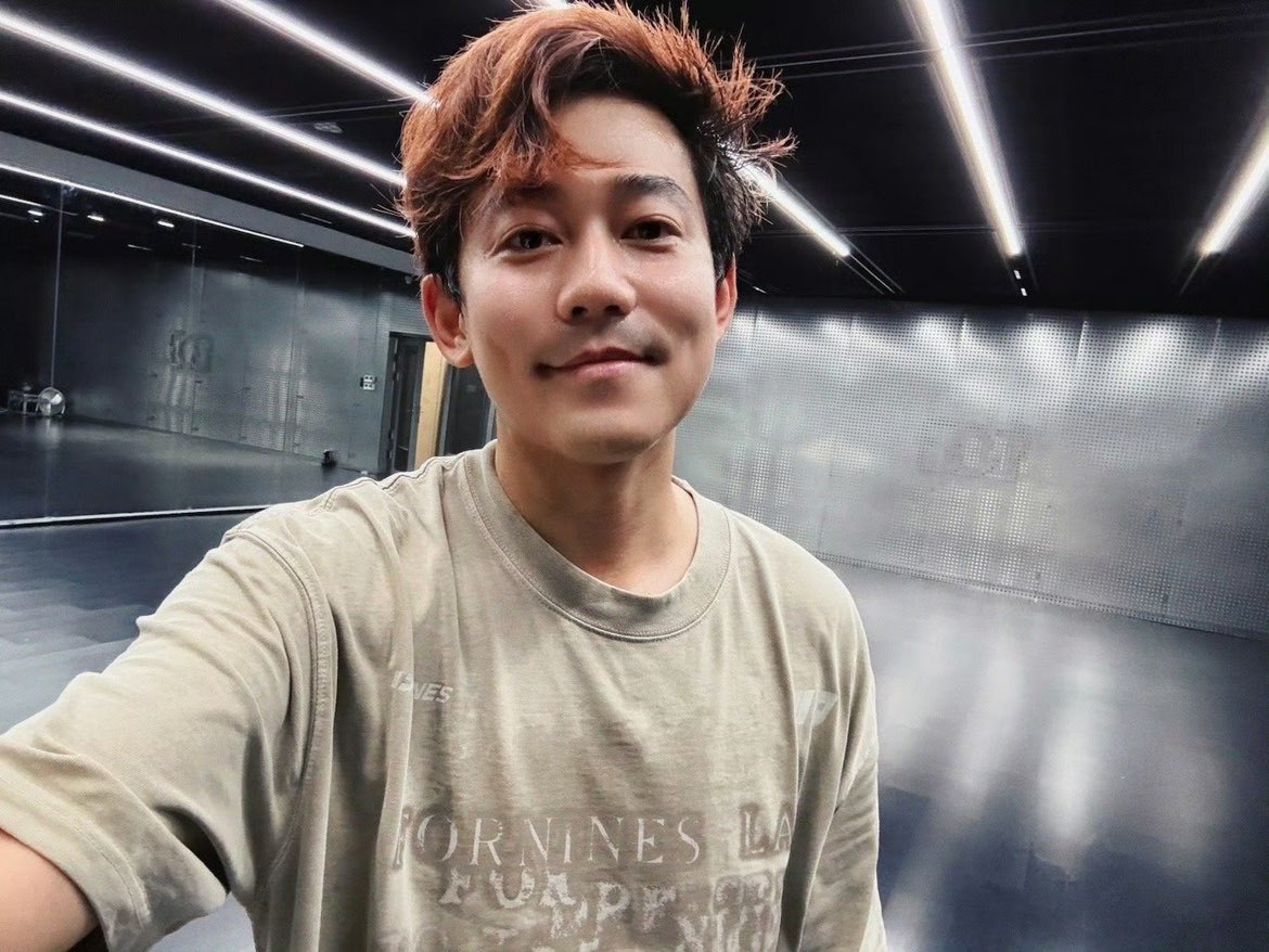 娱乐苏醒对自己跳出来的发型表示满意苏醒跳出来的发型苏醒跳出来的发型，期待