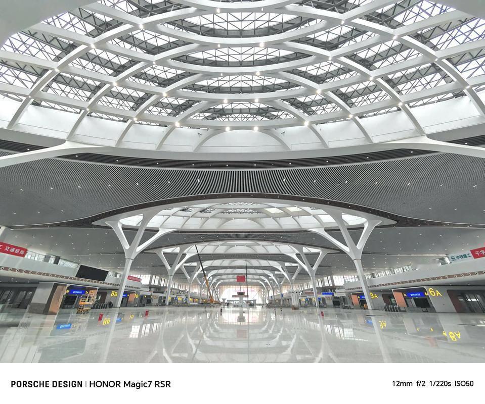 都别笑重庆东站没人了，过五年你再来看看？现在刷抖音，经常能看到吐槽，东站稀稀拉