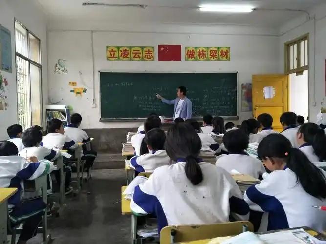 初中和高中一对比，你会发现：1、初中成绩好，到高中掉队的概率真不小！有不少孩