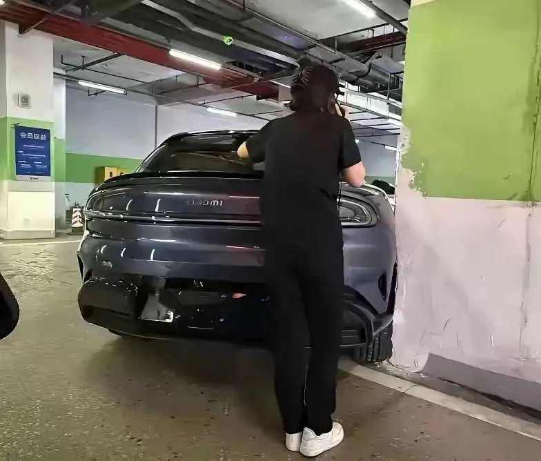 网友：20多万人还在等着提车，这边就有车“一血”了。。。