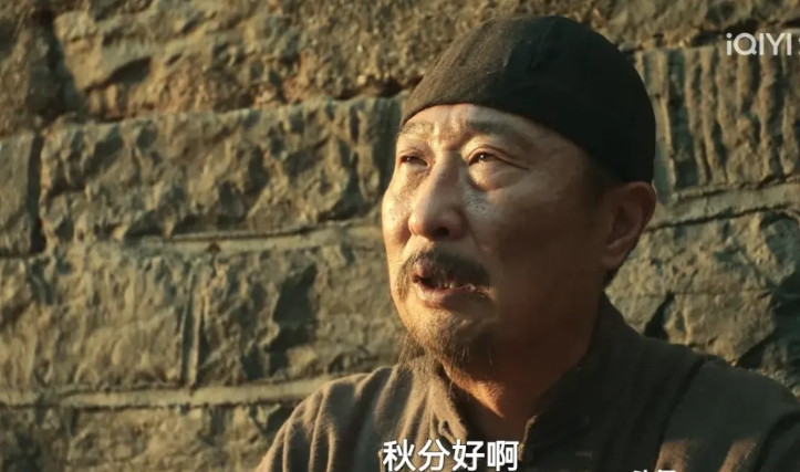电视剧《生万物》大结局，封二在丰收的梦中去世，他没有遗憾。绣绣卖草药攒下来的