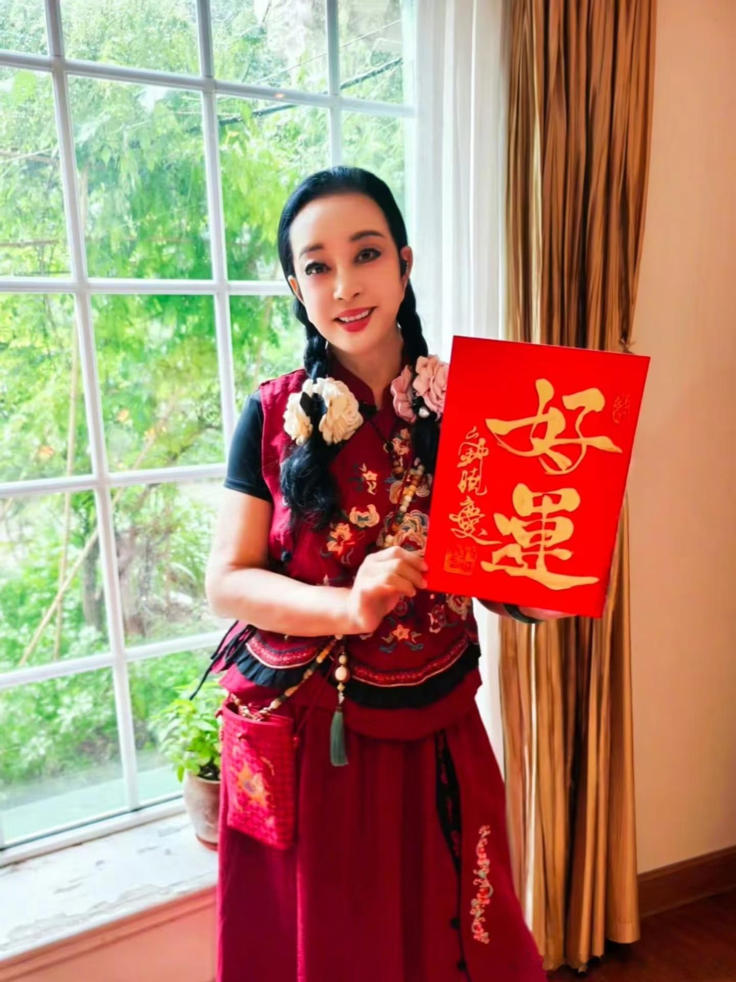 不愧是庆奶！刘晓庆穿上了47年前的衣服
