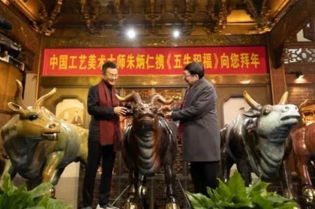 2002年，浙江有个人在得知铜价从每吨3万元涨到8万元的时候，果断把家中积蓄，加