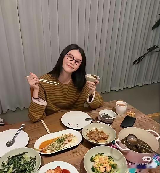 我有预感，何穗这辈子估计离不开陈伟霆了，不是她有多恋爱脑，而是何捷40岁了，没有