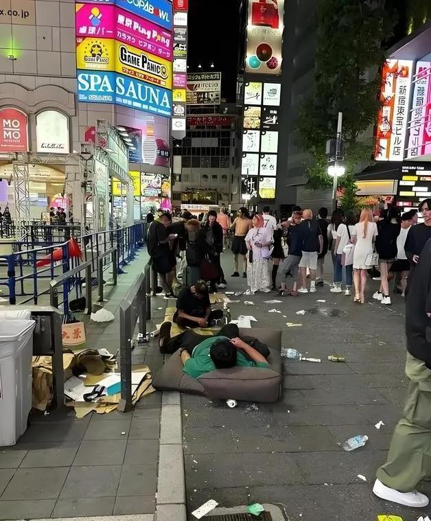 日本的命脉被牢牢抓住了这话说得一点不假。日本现在的处境，挺难的。不用打仗，一