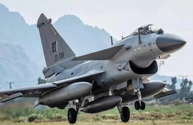 巴铁空军过生日，给印度送了份“大礼”：击落阵风从3架改4架！6月15号，巴基斯