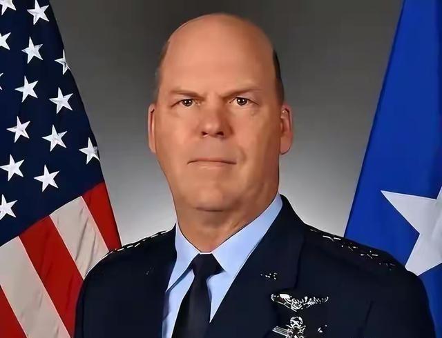 轰-20迟迟不亮相，其实就是最让美国军政各界心急如焚焦燥不安的痛点，对于中国来说