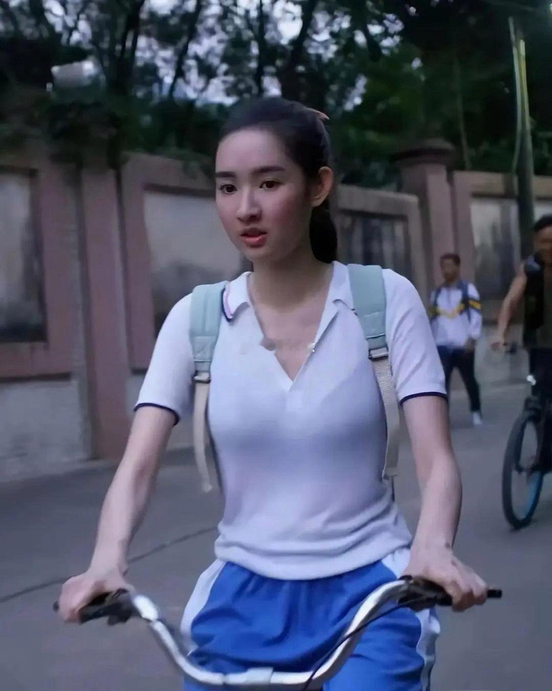 这高中生演得，惊呆了…​​​