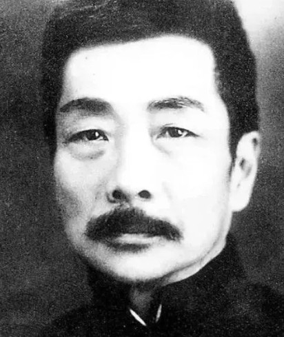 1933年，鲁迅写了很多抨击国民党的文章，老蒋大怒，派沈醉前去暗杀。沈醉在鲁迅门