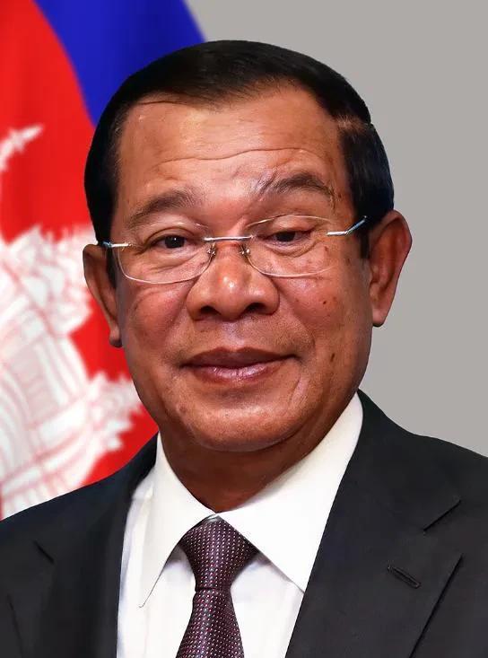 泰国总理贝东丹遭遇“电话门”风波，洪森的泄密行为引发興论批评。在国际政治的复杂