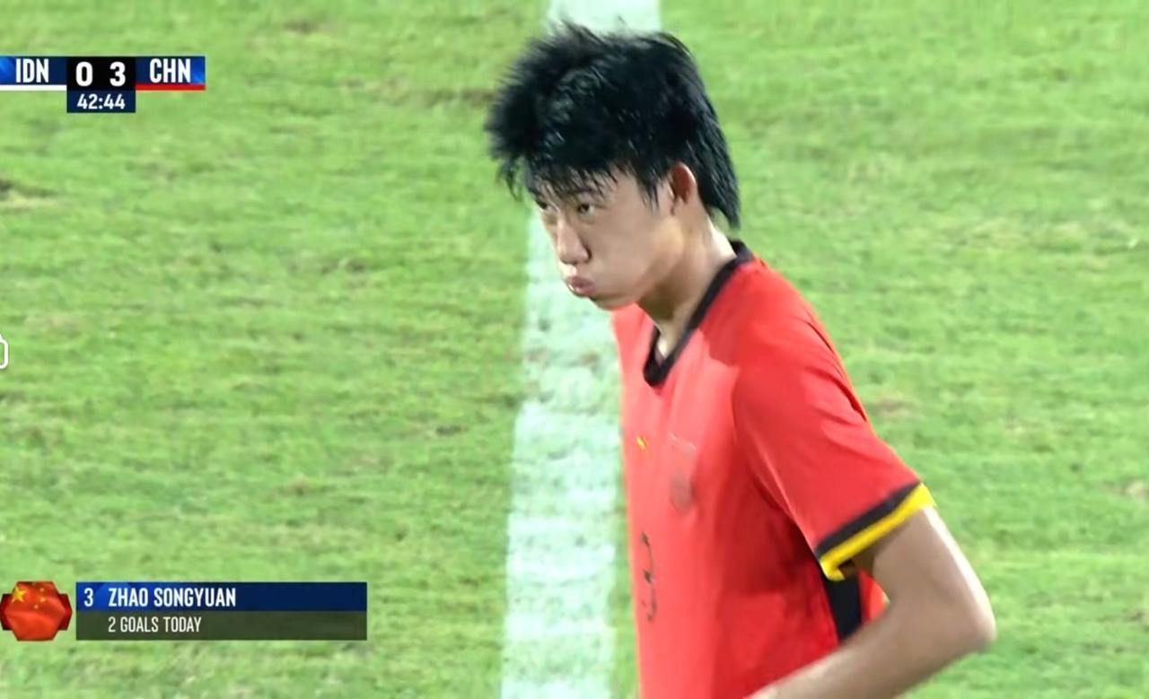 看中国U17国少比赛太爽了，上半场就进了4球，中国U17国少4比0横扫印尼U17