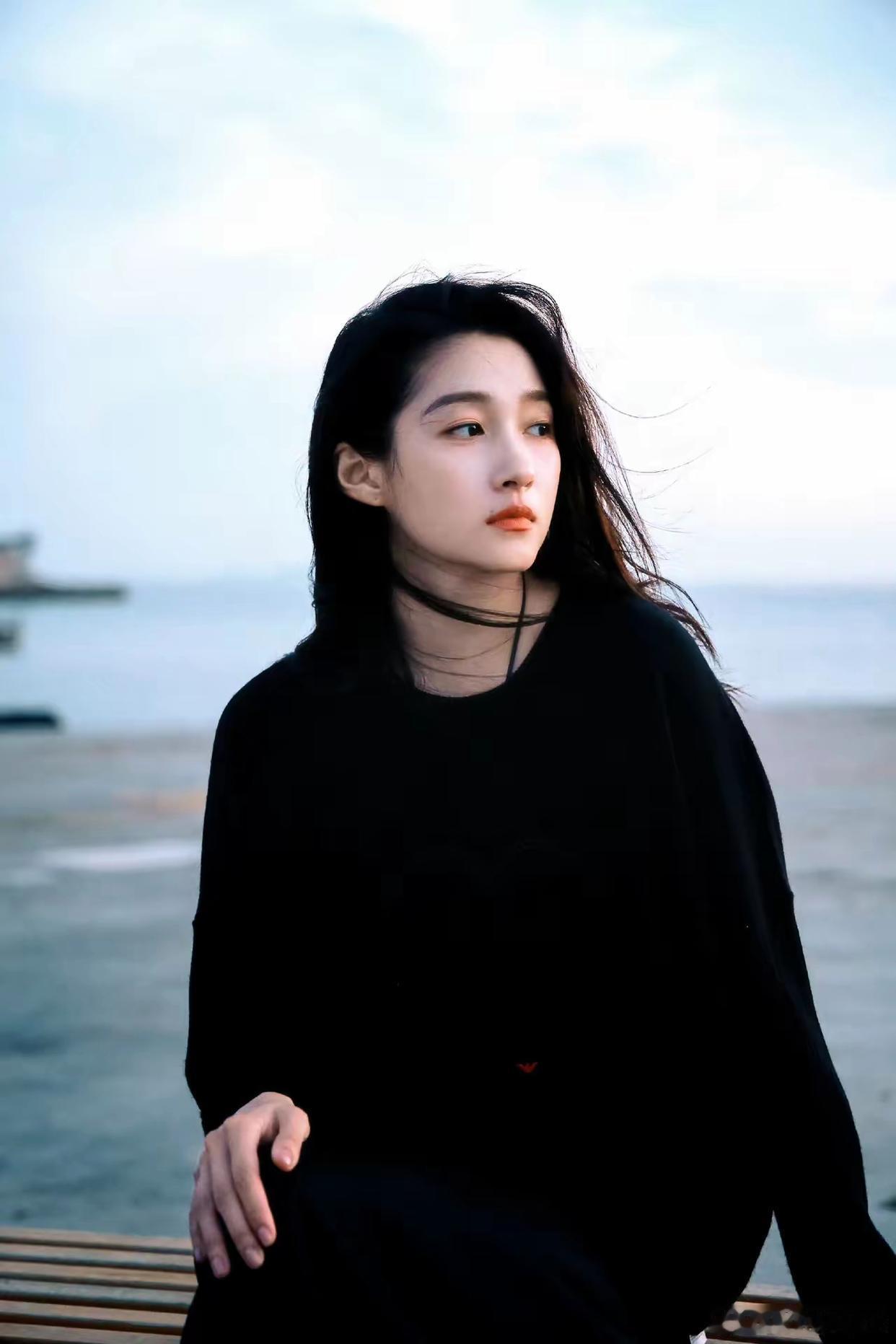 我问我老公为什么关晓彤这么大一美女，而且身材还这么好，大长腿却是女粉比男粉多，他