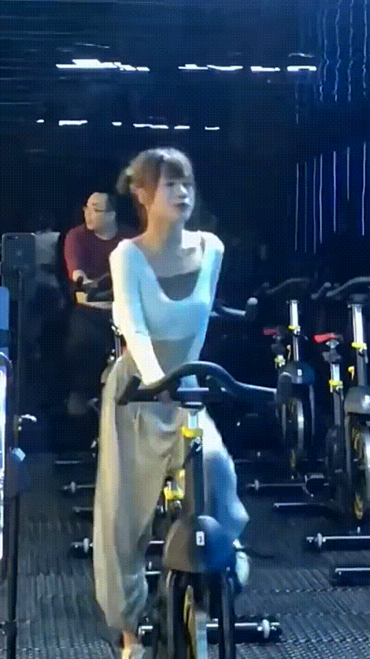 后面的大哥有福了