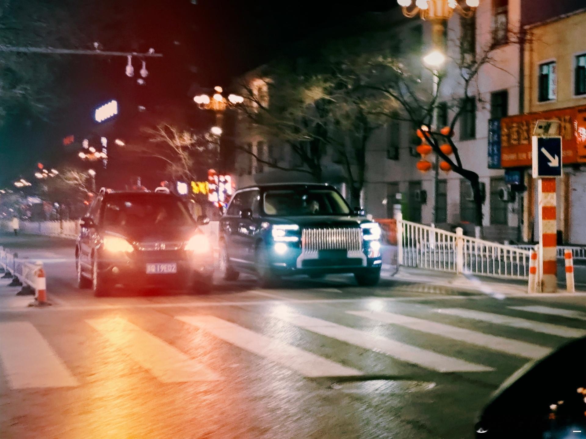 第一次路上见到极氪9X实车实车很大，够帅，气场很足汽车