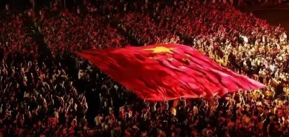 曾经有些人不知道，新加坡是最不希望西方落后于中国的，他们整天在呼吁西方要防备中国