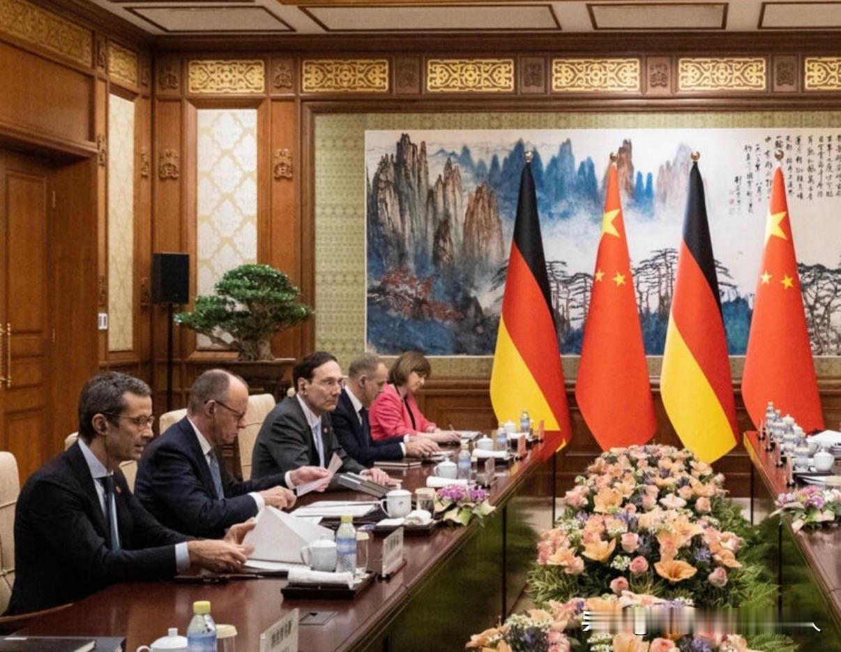 一百二十架重型客机引爆中欧航线！默茨根本等不及空客总部的流程，直接把万亿级别的航