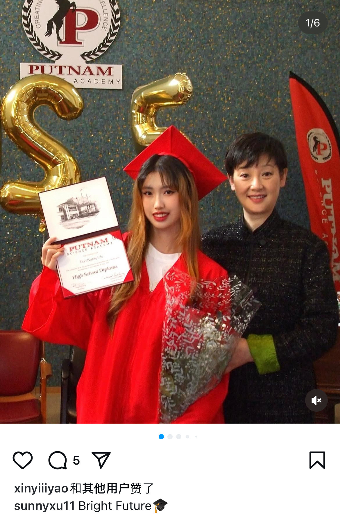 冯小刚养女徐朵高中毕业27日，冯小刚的小女儿徐朵在ins上晒高中毕业照，并配文