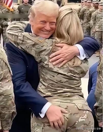 这个不靠谱的，见个女的就这样。瞧这手放的地方，以为镜头照不到。