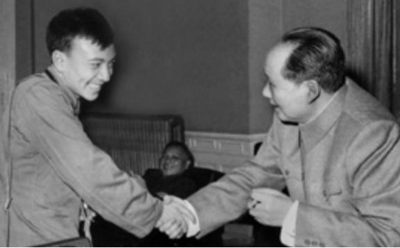 1961年，杨尚昆的二儿子杨绍明，小时候很淘气，一直是中南海里的“孩子王”，就连