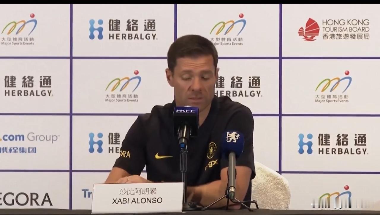 阿隆索：现在是时候下场买球员了！天空体育报道，正在参加集训的切尔西主帅哈维·