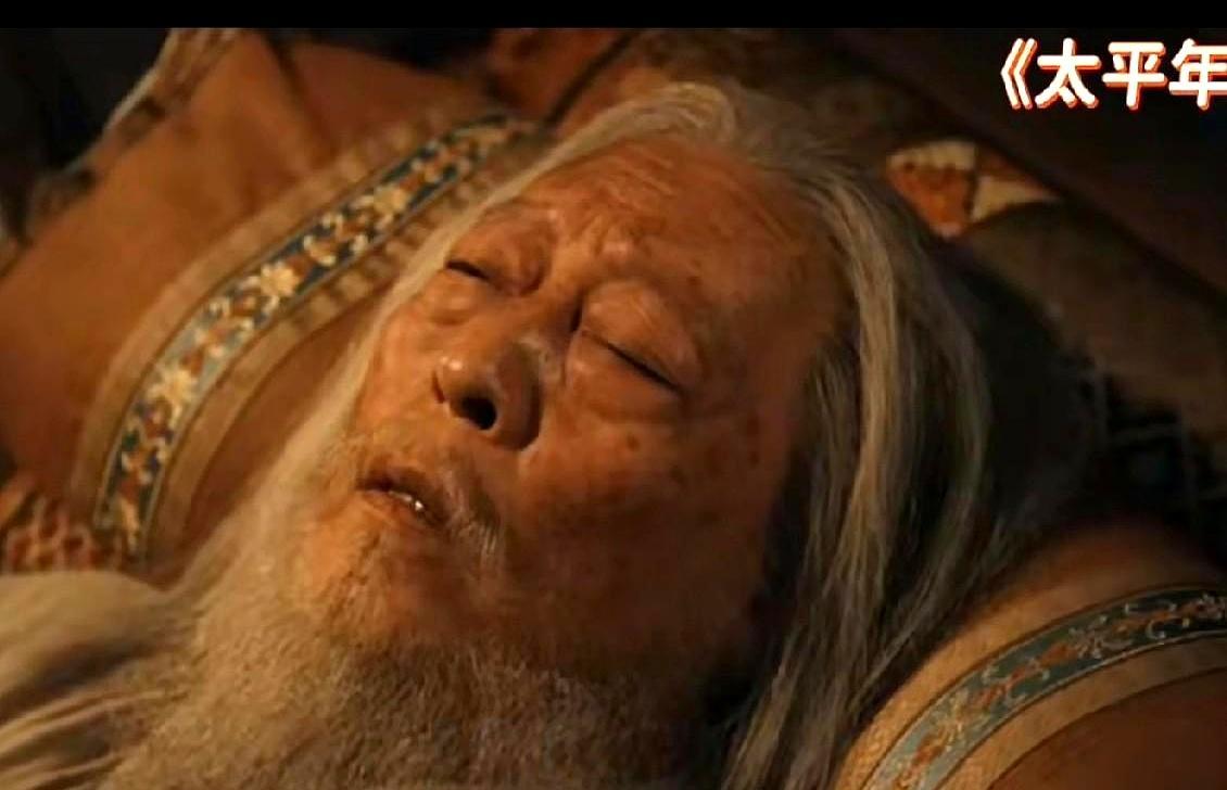 胡进思一刀捅进水丘胸口时，钱弘俶站在屏风后没眨眼——不是狠，是算得清：“忠