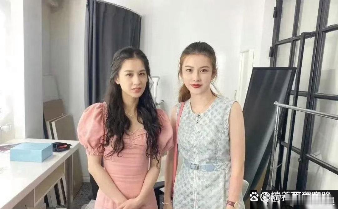 原来黄圣依真人长这样，颜值和气质比镜头里还要亮眼！