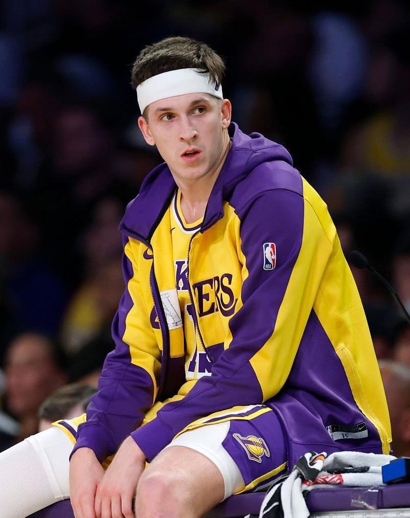 里弗斯其实恢复正常，不复出只是因为杜兰特由于左脚踝受伤也不复出。里弗斯复出其实很