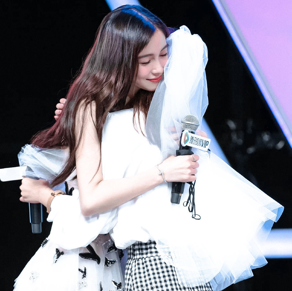 angelababy🍎angelababy我对你何止是嗔痴