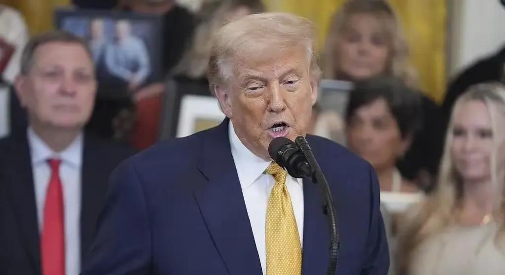 美国总统特朗普的做法的确强硬，在对外贸易的关系上一直提高对外的关税，这时候对顺利