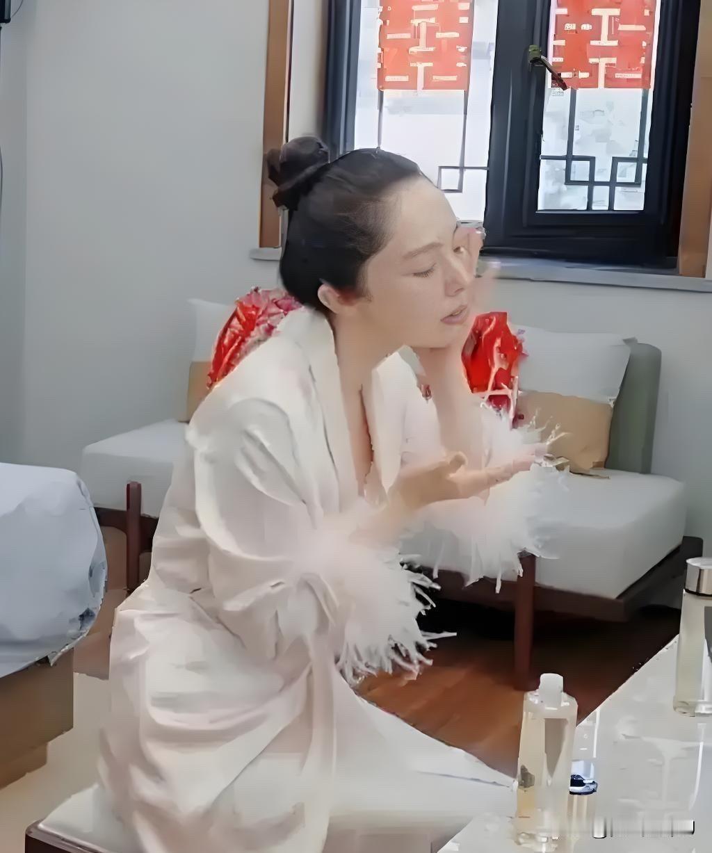 这下可有乐子了！董璇张维伊的新婚日常，反差大的让人忍不住想八一八！在综艺《姐姐当