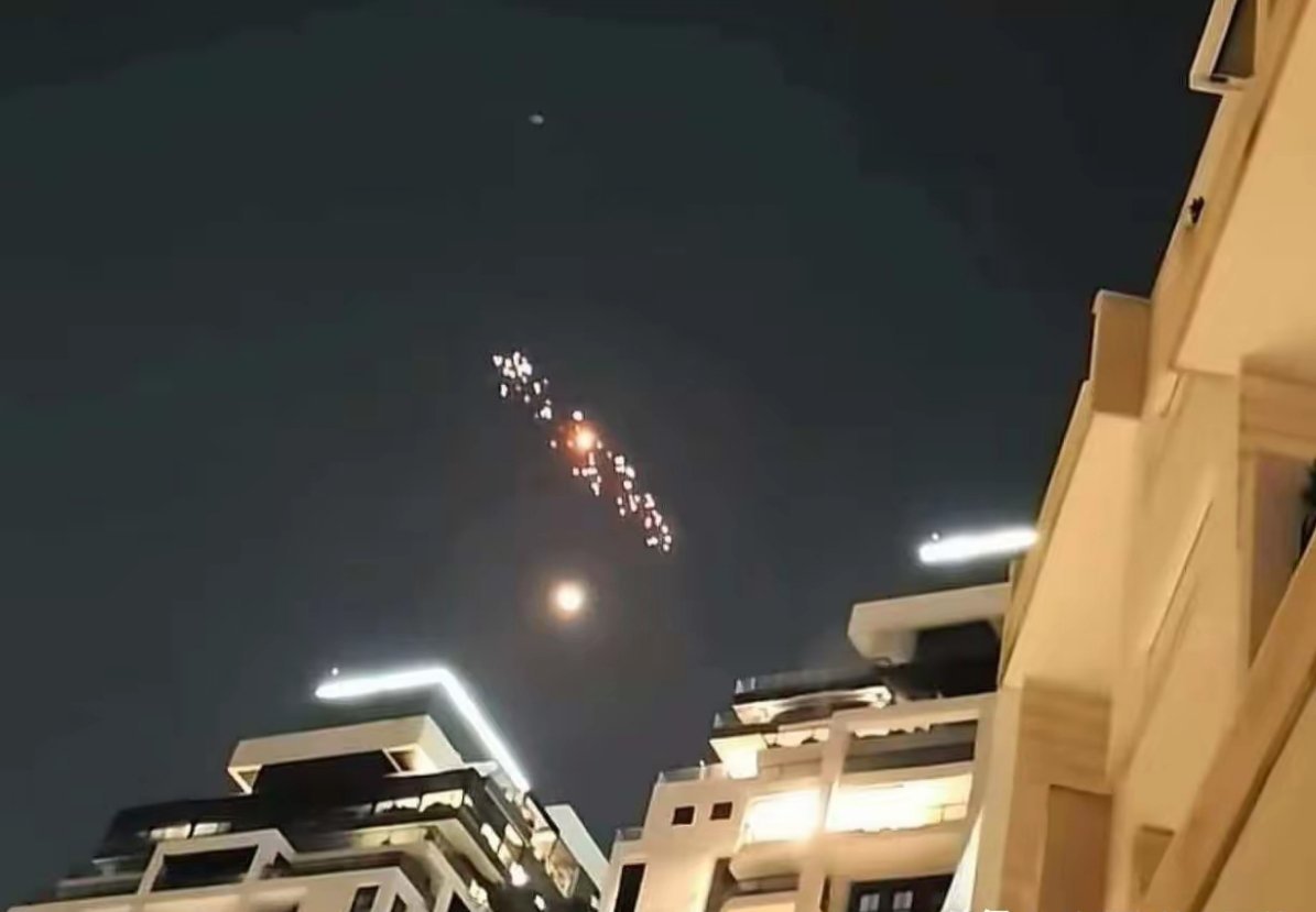 如果抬头发现夜空中导弹不动，没有尾焰，那导弹就是向你飞来的，且你多半在劫难逃！