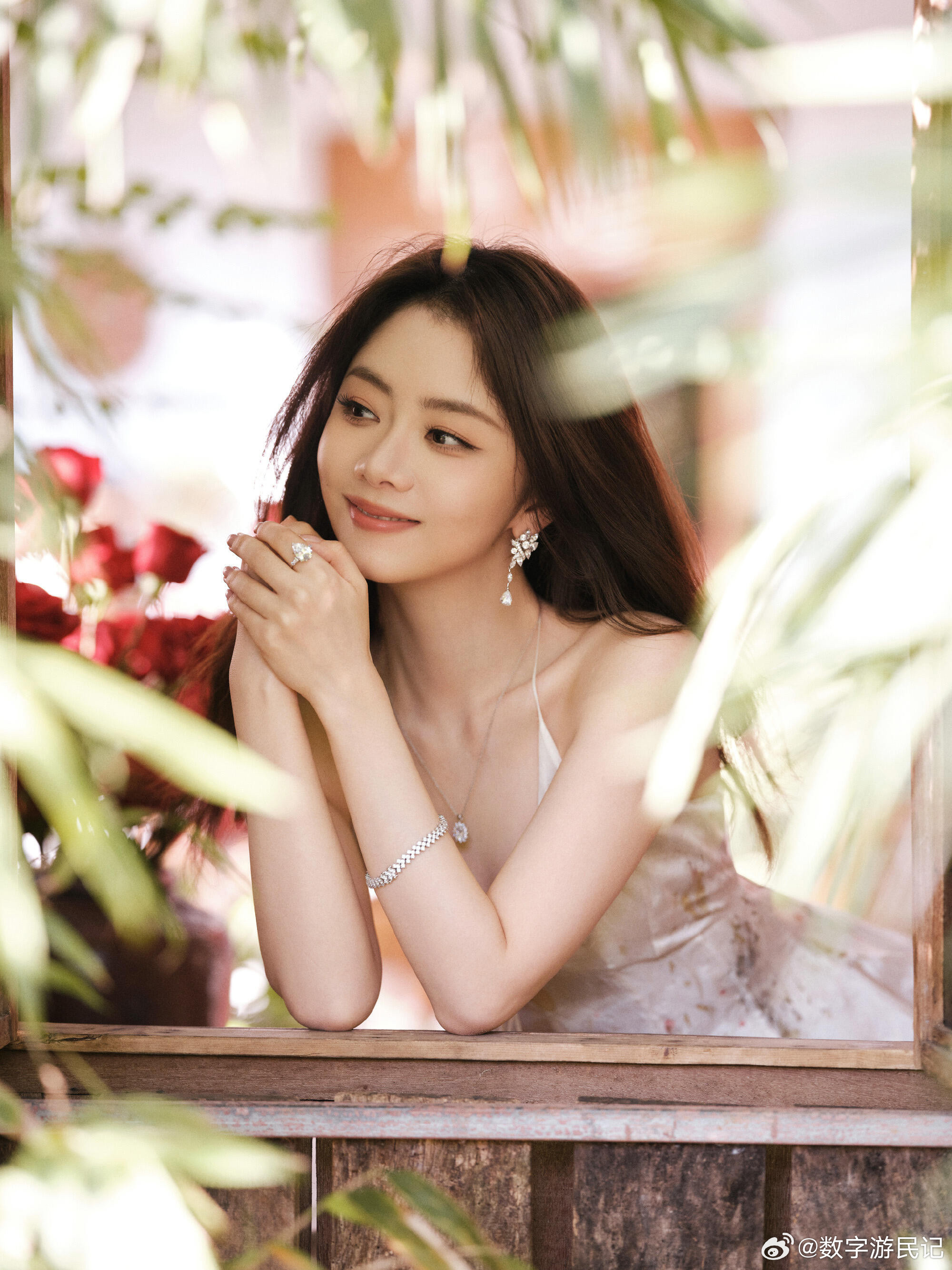 谭松韵今天是大小姐就算当了大小姐，她脸上的甜味儿也没丢。谭松韵今天是千金大小姐
