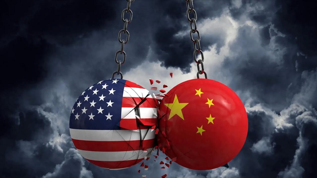 🌛中美之间已经没有回头路了，美国手里的绳子已经勒住中国经济的咽喉。而中国手