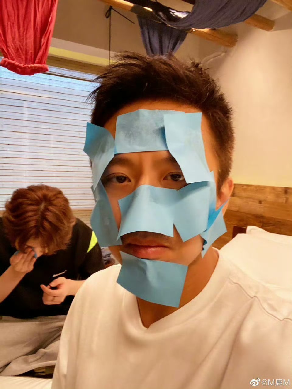 陈赫庆生照差点没看见鹿晗还是比较喜欢这种质量的合照喜欢小鹿发的呢好看的人发啥都