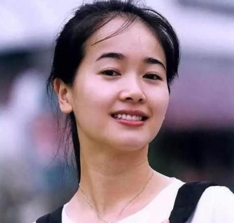 1993年，记者拍到陈道明在左小青的公寓待了6个小时才匆忙离去，第二天陈道明的妻